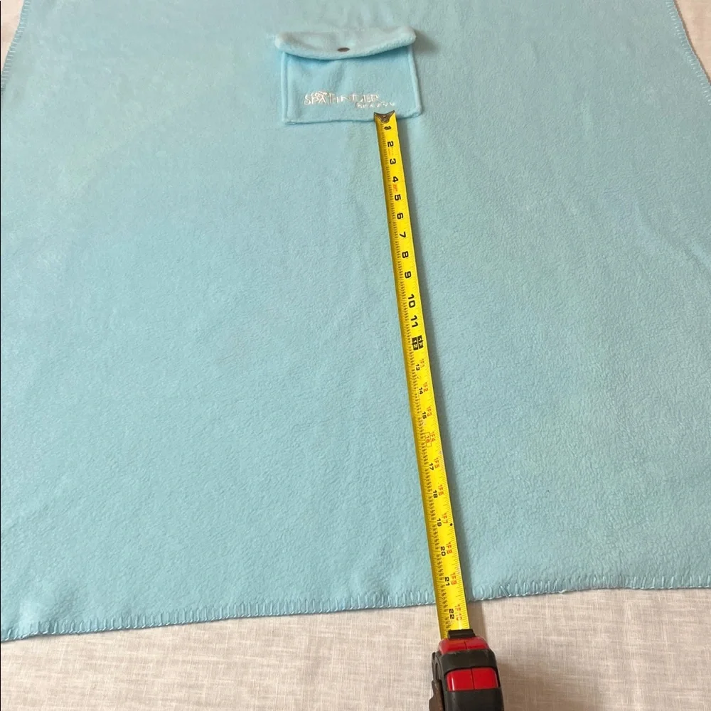 🌞 Spa Finder Soft Blue Pocket Throw   44” x 31” w/Snap Pocket Closure 6” x 6”